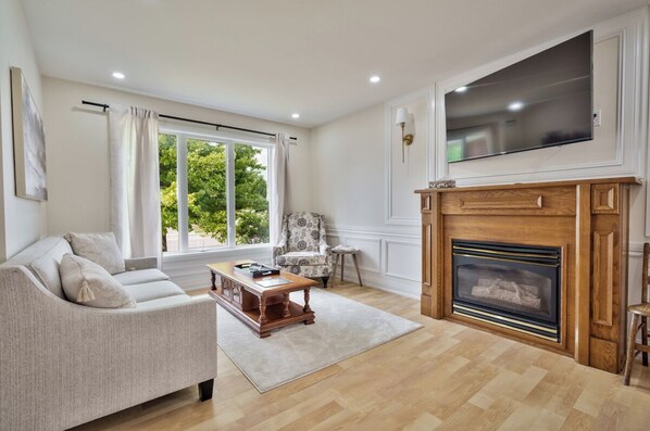 TV, fireplace