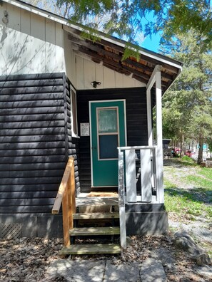 Exterior detail - Juniper- 2 Bdr Cabin (Kawartha Lakes)