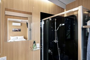 Ducha, secador de pelo, toallas