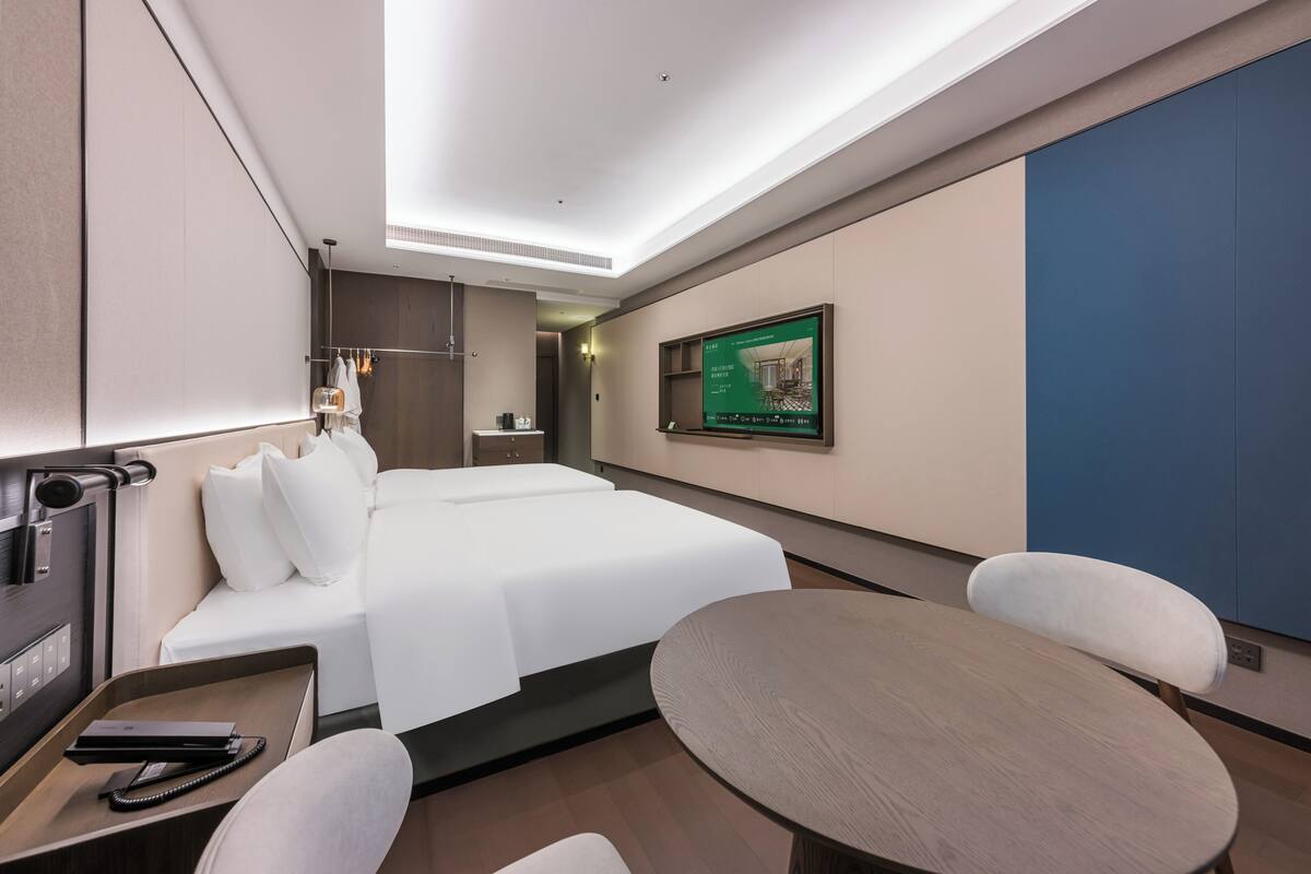 ห้องลักซ์ชัวรี่ทวิน | ผ้าม่านกันแสง, ห้องเก็บเสียง, เตารีด/โต๊ะรีดผ้า, Wi-Fi ฟรี