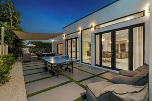 Outdoor dining - Casa Elite | New Construction Villa | Top Location | Jacuzzi (Miami)