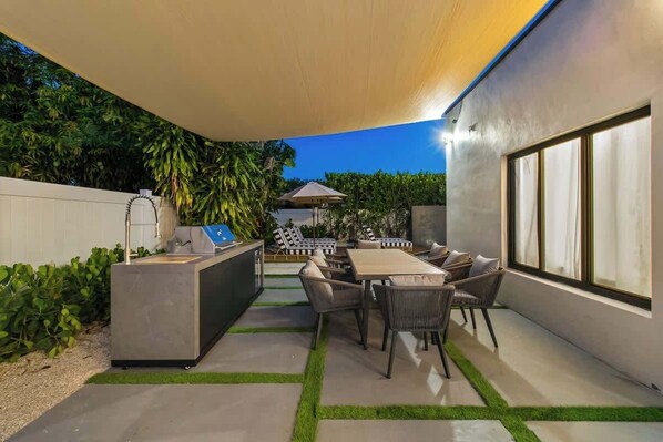 Outdoor dining
