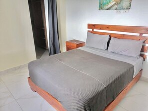 2 bedrooms, iron/ironing board, Internet, bed sheets