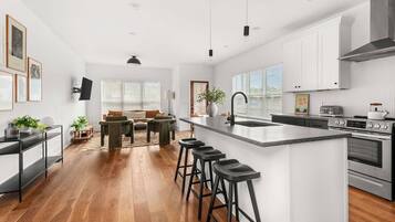 Fridge, microwave, dishwasher, coffee/tea maker