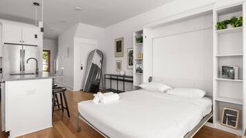 3 bedrooms, iron/ironing board, WiFi