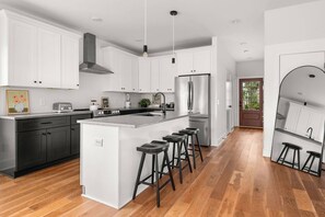 Fridge, microwave, dishwasher, coffee/tea maker