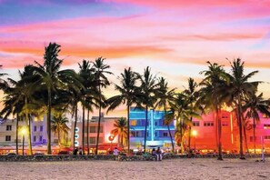Exterior - Luxury Waterfront Suite (Hallandale Beach)