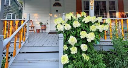 3-bedroom house in beautiful Berkshires, close to amenities!