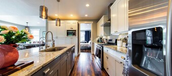 NEW! Modern Farmhouse - Sauna, Projector, 10ppl, EV Charger!