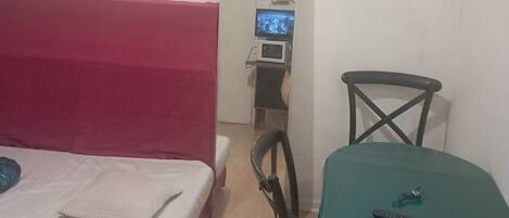 1 quarto, Wi-Fi de cortesia, roupa de cama