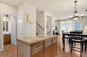 Interior - Luxury Home in Redmond – Mins to Microsoft, Amazon and Google + 3 Parking Spaces (Redmond)