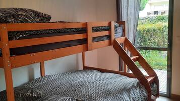 2 chambres, fer et planche à repasser, draps fournis
