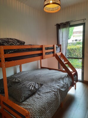 2 chambres, fer et planche à repasser, draps fournis