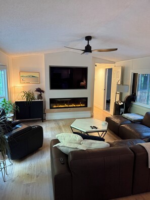 Smart TV y chimenea
