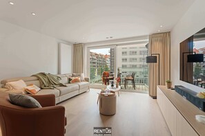 Télévision, chaîne hi-fi, espaces bureaux