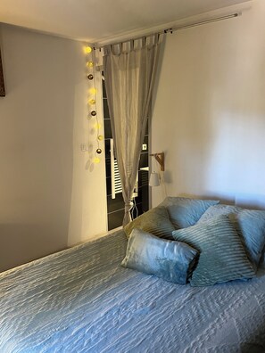 3 chambres, fer et planche à repasser, Wi-Fi, draps fournis