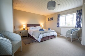 5 Schlafzimmer, Bügeleisen/Bügelbrett, WLAN