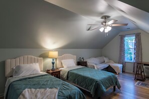 5 عدّة غرف نوم ومكتب ومكواة/لوح كي وسرير سفر