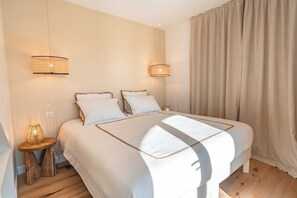 5 bedrooms, iron/ironing board, internet