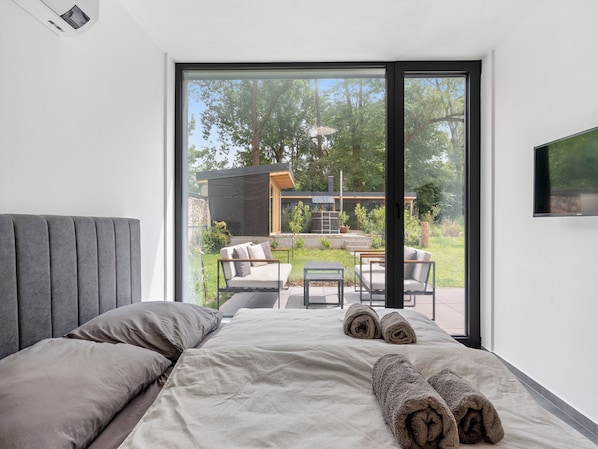 2 slaapkamers, een bureau, internet