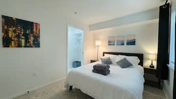 2 habitaciones, tabla de planchar con plancha y cuna de viaje