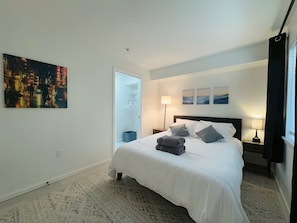 2 habitaciones, tabla de planchar con plancha y cuna de viaje