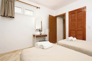 3 chambres, fer et planche à repasser, lit parapluie, Wi-Fi gratuit