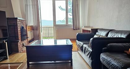 Bright house with garden, balcony, panoramic view and fully equipped kitchen.