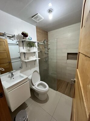 Shower, hair dryer, towels - Modern Beach Apartment Pool Balcony – 4min Walk to Boca Chica Beach (Boca Chica)