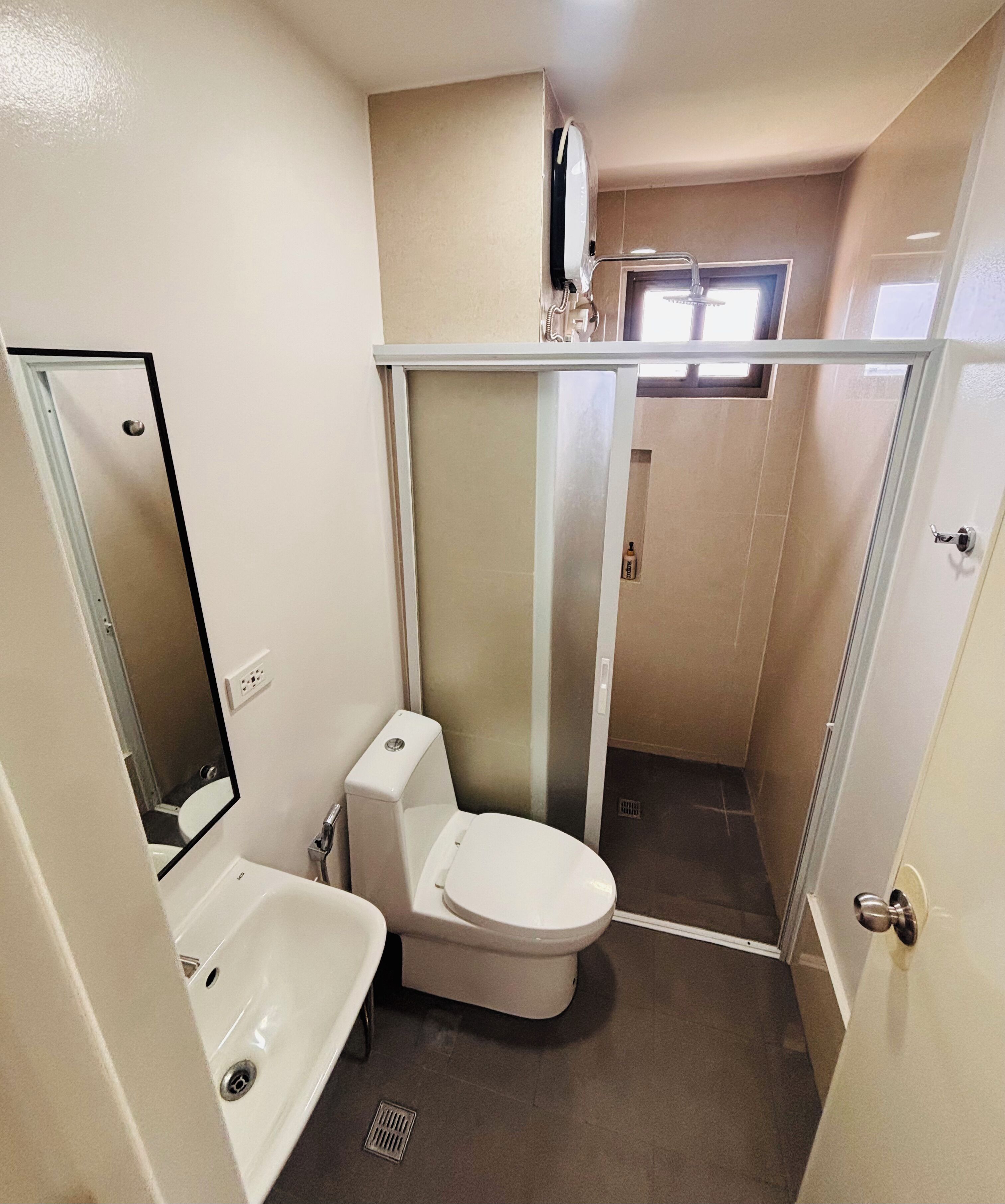 淋浴设施、吹风机、毛巾