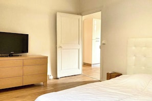 1 chambre, fer et planche à repasser, accès Internet, draps fournis