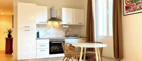 Fridge, oven, stovetop, toaster