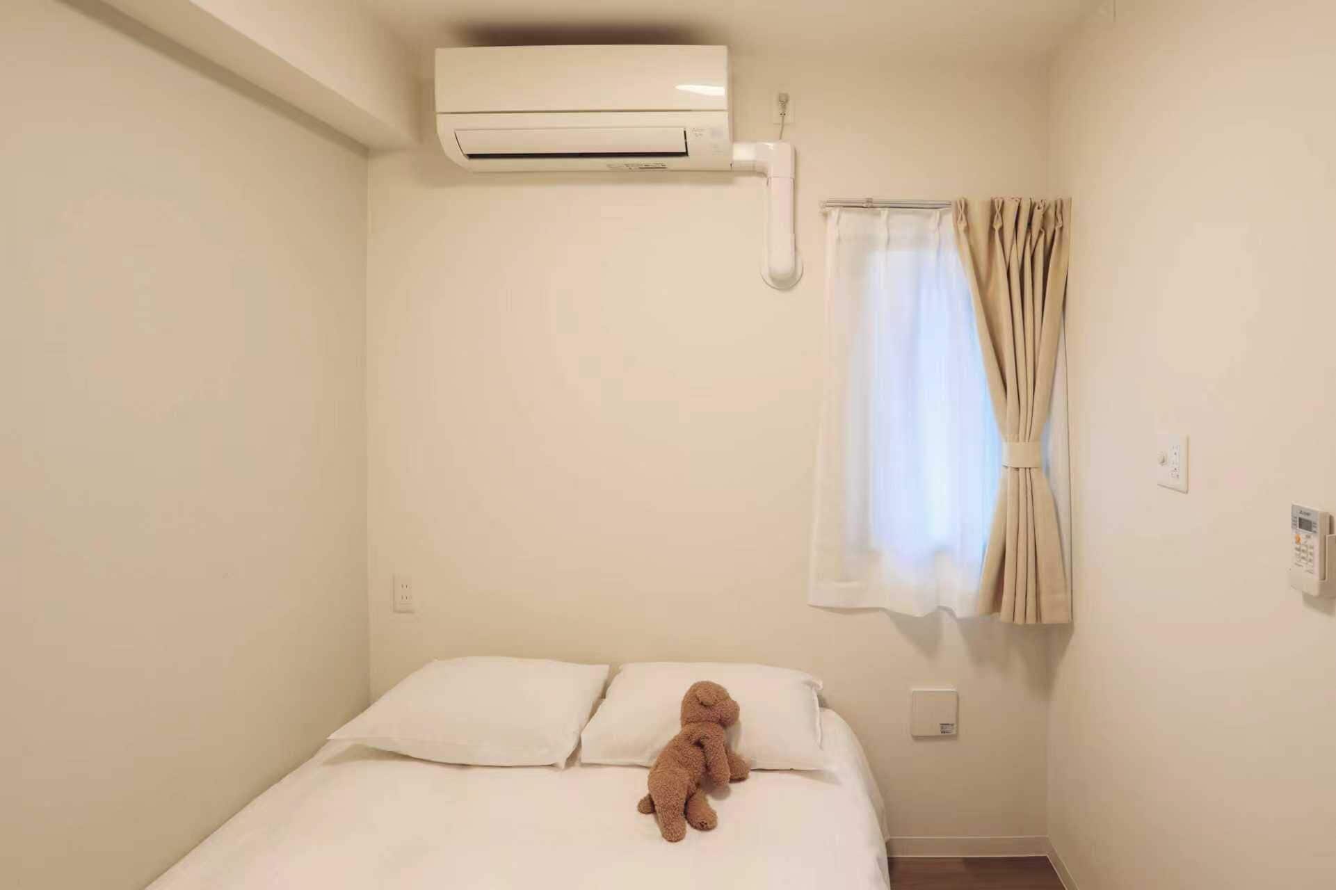 메모리폼 침대, 책상, 노트북 작업 공간, 암막 커튼