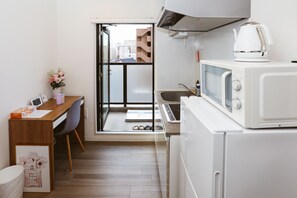 40-inch flat-screen TV with digital channels - DL SHINSAIBASHI (Osaka)