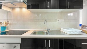 Refrigerador, microondas, horno y lavavajillas 