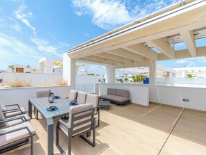 Outdoor dining - Laguna Beach Resort by Interhome (Torrevieja)