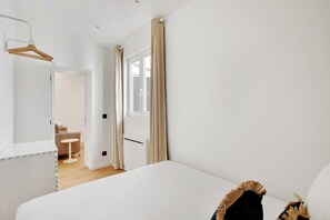 1 bedroom, desk, iron/ironing board, internet