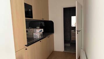 Fridge, microwave, stovetop, coffee/tea maker