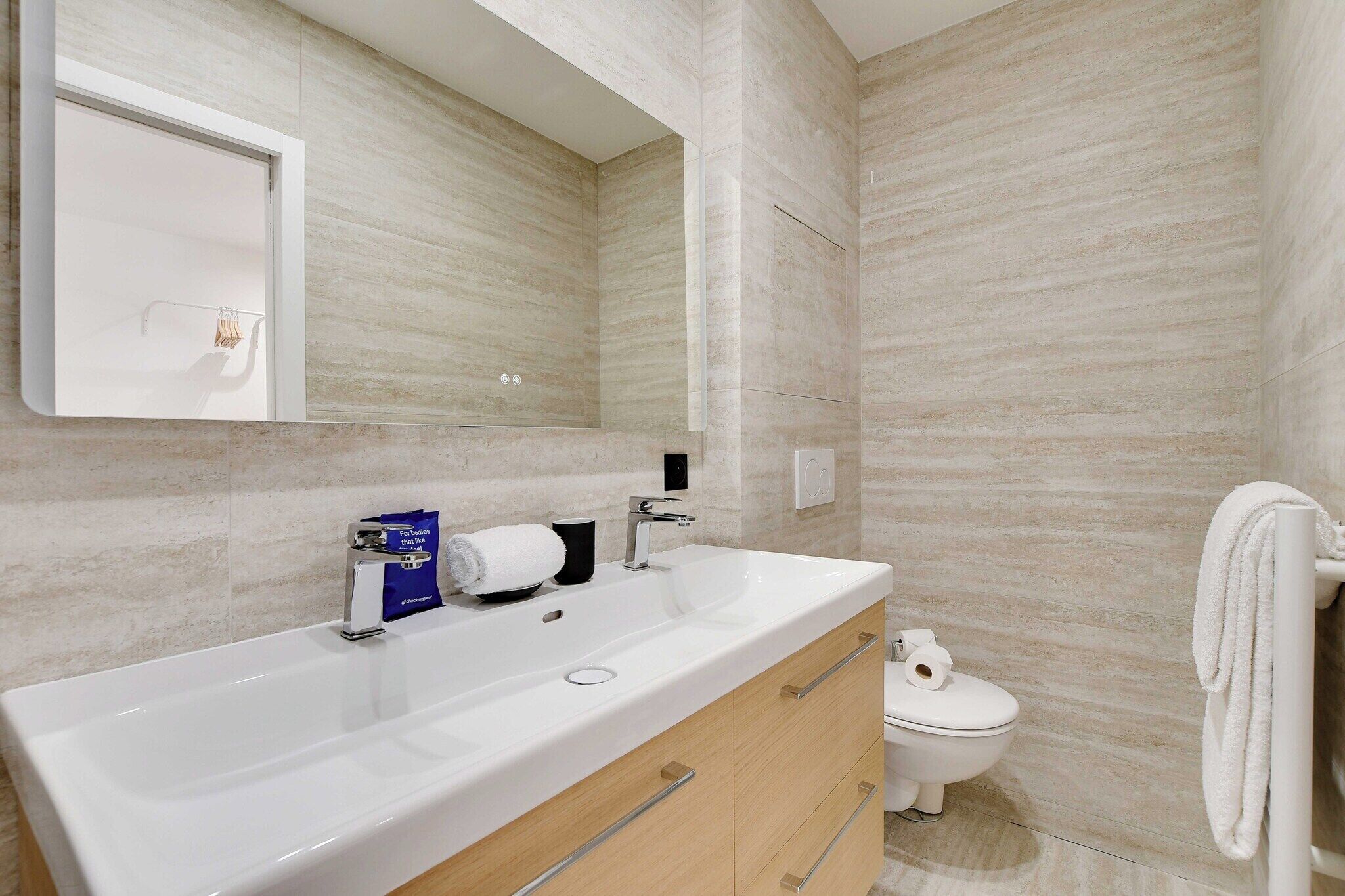 Shower, hair dryer, towels, shampoo