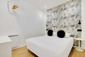 1 bedroom, desk, iron/ironing board, WiFi
