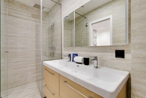Hair dryer, towels, shampoo