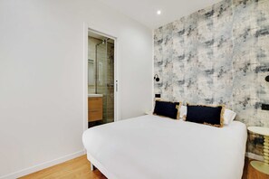 1 bedroom, desk, iron/ironing board, internet