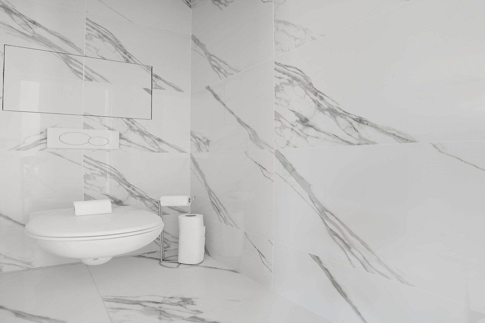 Dusj, hårføner og håndklær