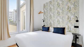 1 chambre, bureau, fer et planche à repasser, accès Internet