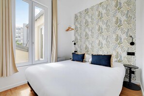 1 bedroom, desk, iron/ironing board, internet