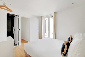 1 bedroom, desk, iron/ironing board, internet