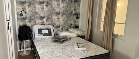 1 chambre, bureau, fer et planche à repasser, Wi-Fi gratuit