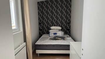 1 slaapkamer, een bureau, een strijkplank/strijkijzer, gratis wifi