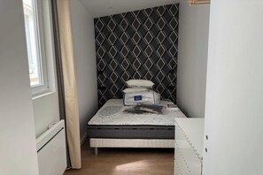 1 chambre, fer et planche à repasser, accès Internet, draps fournis