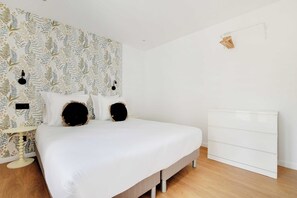 1 bedroom, desk, iron/ironing board, internet